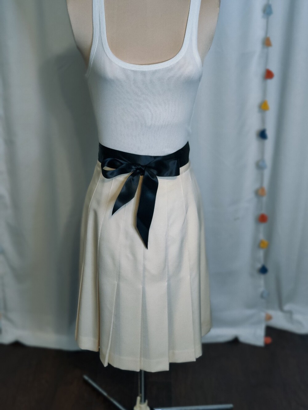 Ann Taylor Vintage Ivory Box Pleat Ivory Skirt knee length schoolgirl 90s  M